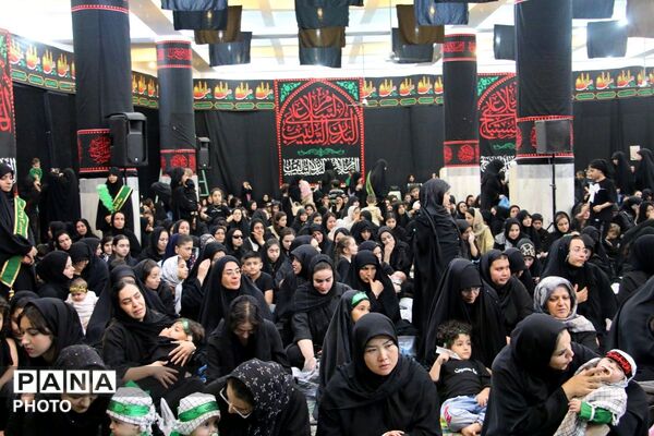 تجدید پیمان مادران قرچکی با آرمان‌های عاشورا در مراسم شیرخوارگان حسینی