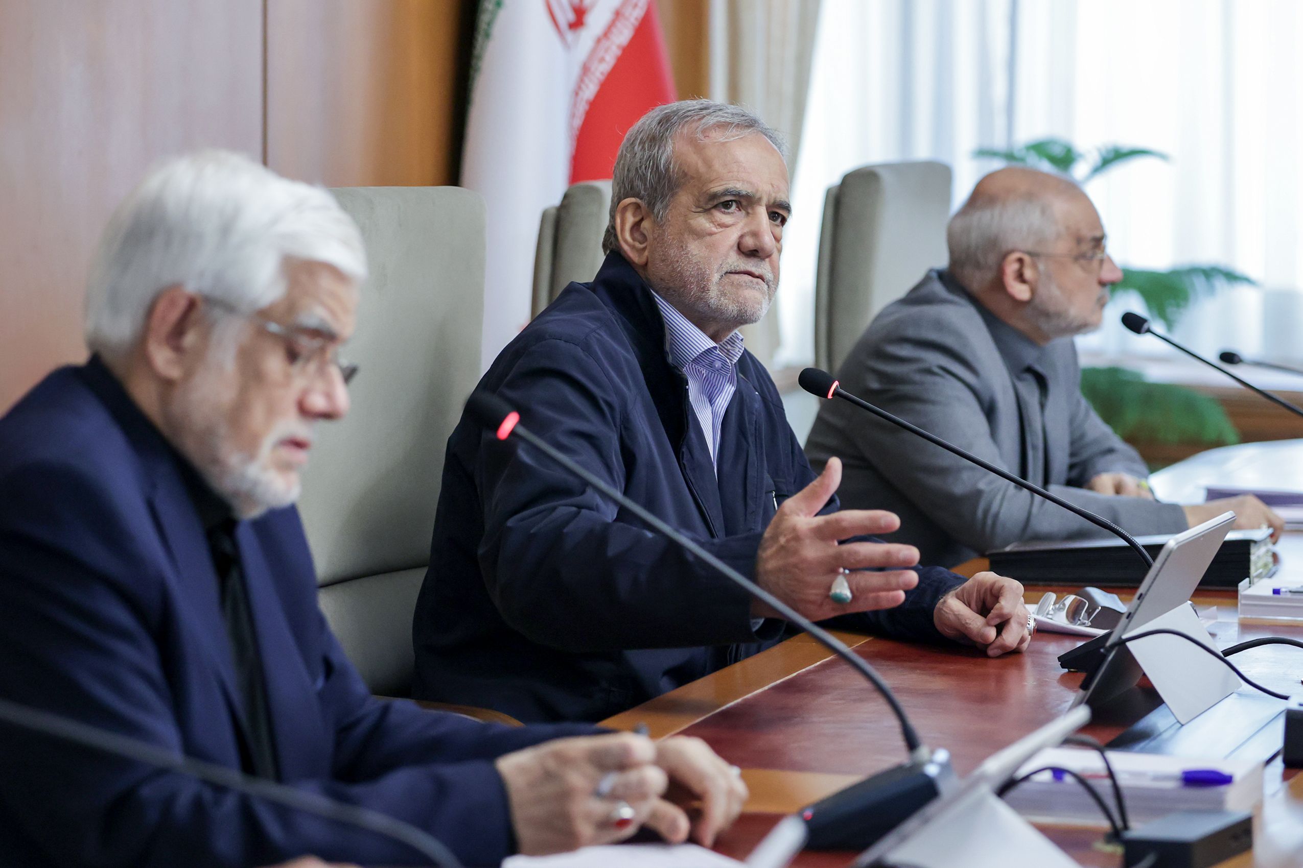 مهم است که مردم بدانند مسئولان در کنار آن‌ها هستند