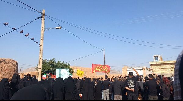 مراسم وداع و خاکسپاری پیکر پاسدار سرافراز اسلام در روستای همت آباد باخرز 