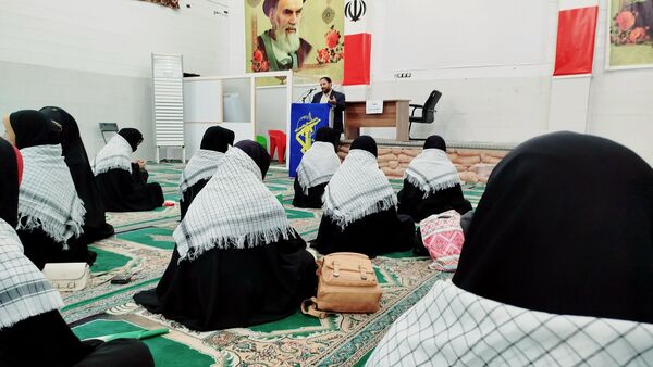 اعزام ۴۰ دانش‌آموز دختر لنده‌ای به مناطق عملیاتی جنوب کشور
