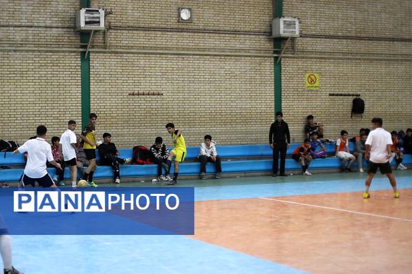 مسابقات قهرمانی فوتسال در منطقه کهریزک 