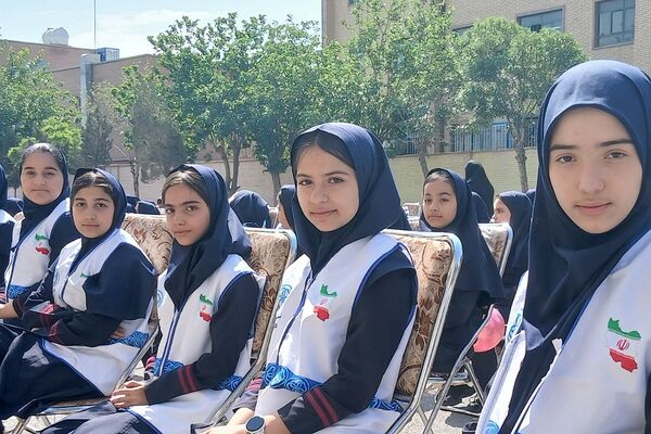 نواختن زنگ سلامت در دبستان حجاب باقرشهر 
