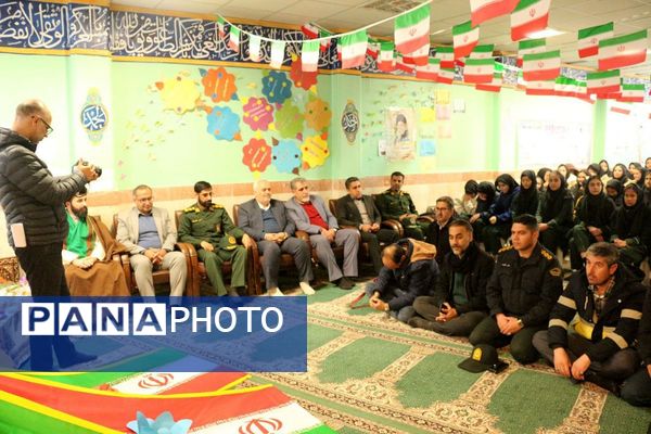 نواختن زنگ انقلاب در مدرسه فاطمه الزهرا(س) فیروزکوه