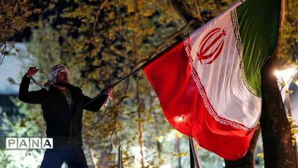 این علم تا قیامت بالاست