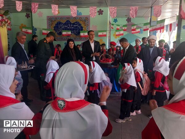 آغاز سال تحصیلی کلاس‌ اولی‌ ها با جشن شکوفه‌ ها در مدرسه شهید آوینی