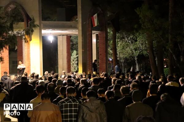 نماز استغاثه به امام زمان؛در کنار شهید گمنام