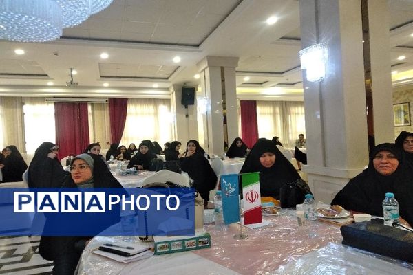 دوره و کارگاه تعاملی مربی، راهبر نسل جدید در مشهد