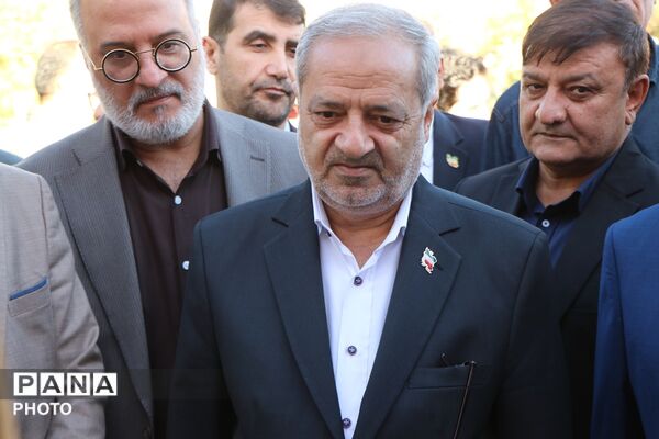 «مهر کریمانه» با حضور وزیر آموزش و پرورش در دبستان پروین اعتصامی بهارستان‌دو