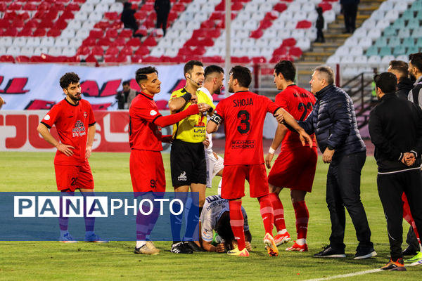 بازی جام حذفی تراکتور و  گل‌گهر سیرجان