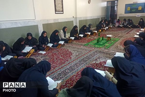 محفل انس با قرآن کریم در مدارس نامجو و آرمینه مصلی نژاد ناحیه دو شهرری 