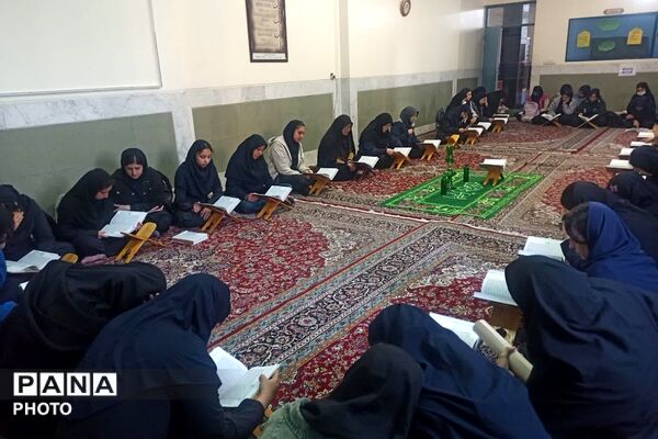 محفل انس با قرآن کریم در مدارس نامجو و آرمینه مصلی نژاد ناحیه دو شهرری 