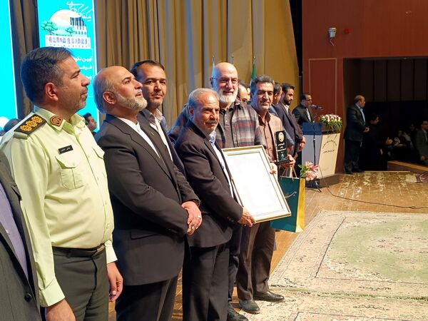 آیین بزرگداشت مردان نامدار با حضور چهره‌های فرهنگی و هنری در فرهنگسرای شهرکرد 