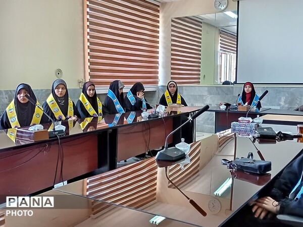 نشست هم‌ اندیشی و آیین تجلیل از دانش‌آموز خبرنگاران پانا در شهرستان کلات 
