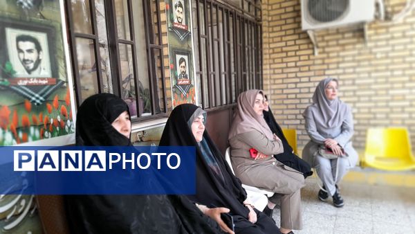 نواختن زنگ آغاز سال تحصیلی در دبیرستان شاهد شهید کلانتری همزمان با سراسر کشور 