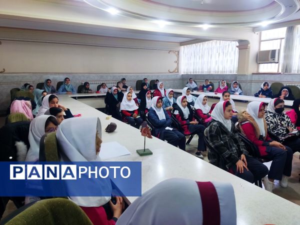 کارگاه آشنایی دانش‌آموزان با سلول‌های بنیادی و کاربردی