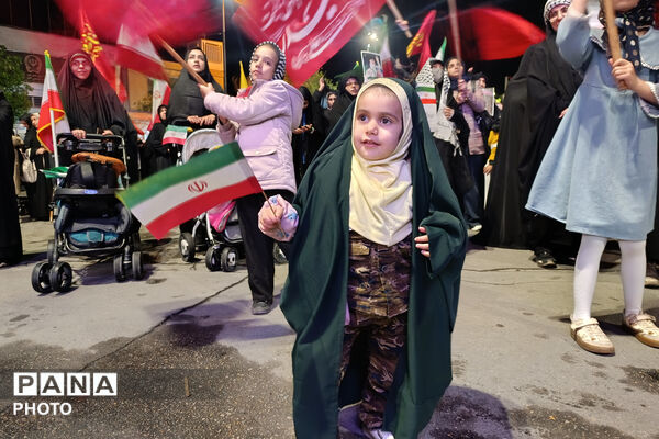 همایش دختران جان‌فدای آباده در میدان مقاومت