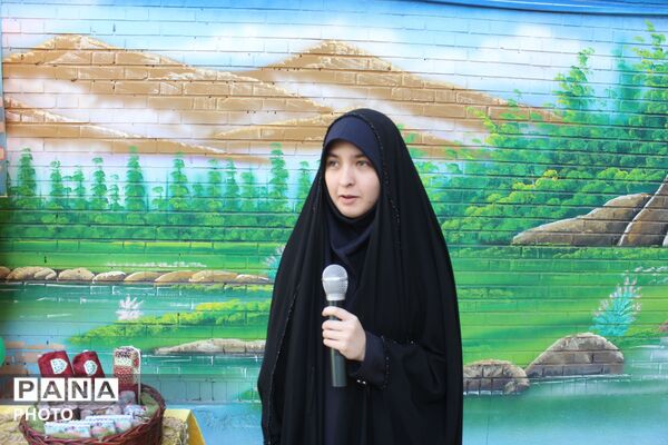 به صدا در آمدن زنگ مدرسه در دبیرستان ساره ورامین 