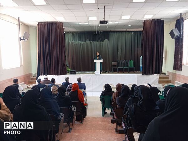  جلسه انجمن اولیا در دبیرستان نمونه اندیشه