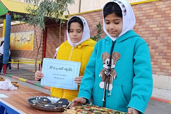 برپایی بازارچه کسب‌و‌کار در مدرسه شهدای پانزده خرداد قرچک