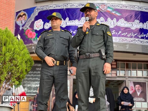برپایی مراسم هفته نیروی انتظامی در دبیرستان شهید تیمسار فلاحی ناحیه 1 کرج 
