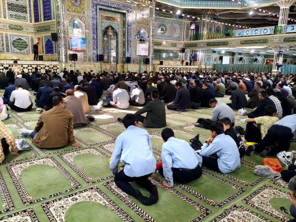 میعادگاه دانش‌آموزان با نماز جمعه