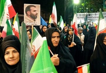 جلوه‌هایی از اجتماع مردم خرم آباد در میدان امام،درپی لبیک به فرمان رهبر انقلاب