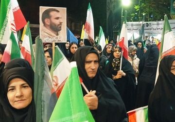 جلوه‌هایی از اجتماع مردم خرم آباد در میدان امام،درپی لبیک به فرمان رهبر انقلاب