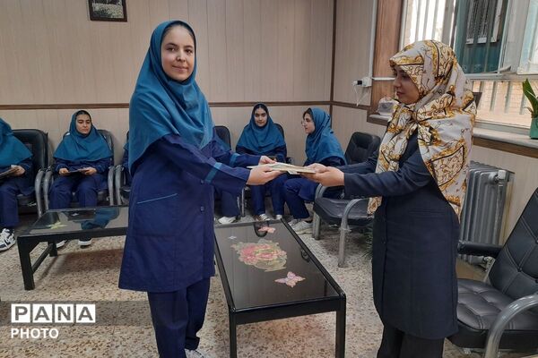 قدردانی از تلاش‌های انجمن دانش‌آموزی مدرسه عفاف 