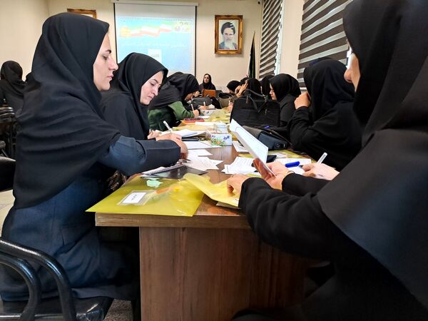 اولین جلسه شورای دبیران در مدرسه هوشیار