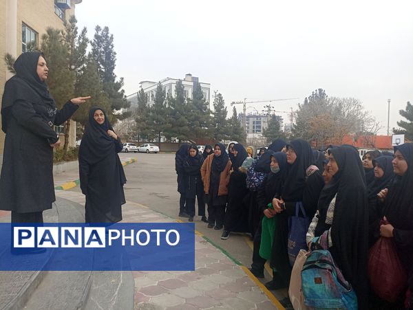 بازدید دانش‌آموزان دبیرستان شاهد شهید حمامی ناحیه۶ از رشته‌ها و فضای هنرستان