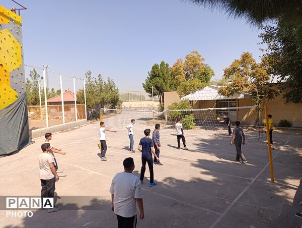 اردویی برای آشنایی با مدرسه