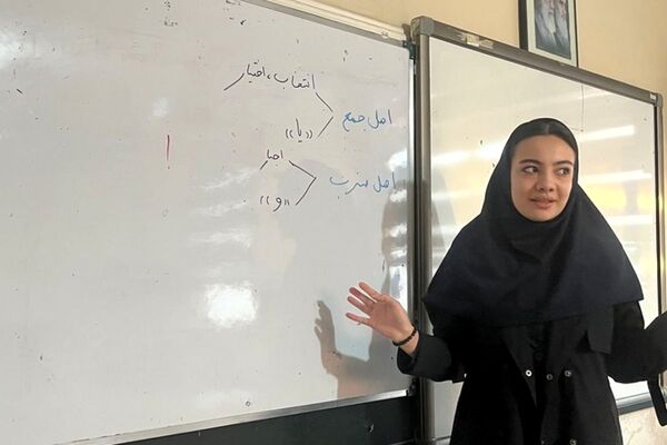 همیار معلم، یاری دهنده دبیر در جریان یادگیری و پیگیری کننده جریان آموزش