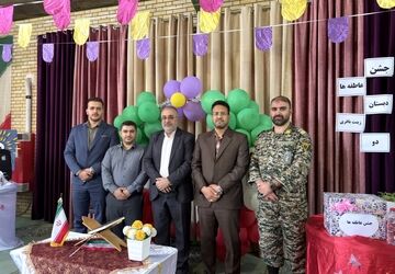 جشن عاطفه‌ها فرصتی برای عشق ورزی و مهربانی بین دانش‌آموزان 