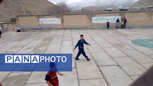 برگزاری جشن دهه فجر با برنامه‌های ورزشی و فرهنگی در دبستان شهید ابوالفضل