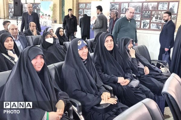 غبار روبی مزار شهیدان رجایی و باهنر با حضور وزیر آموزش و پرورش به مناسبت سالروز تاسیس امور تربیتی 