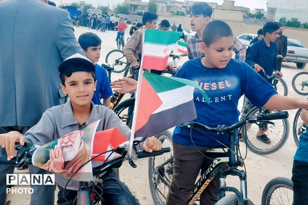 یادبودی در مسیر دوچرخه برای قهرمانان کوچک میناب