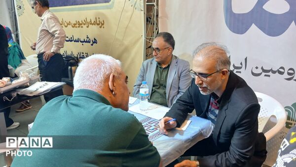 مردم همچنان در صحنه 