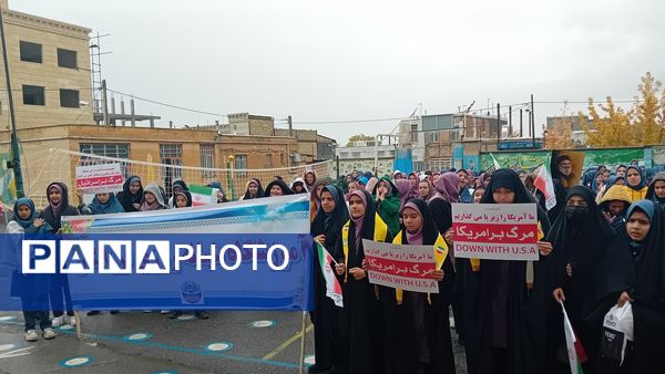 حماسه‌آفرینی دانش‌آموزان کمیجانی در راهپیمایی۱۳ آبان 