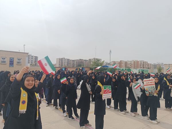 نکوداشت شهادت رهبر مقاومت در دبیرستان شهید باقری 