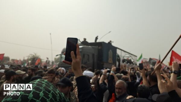 وداع پرشور نوجوانان با آقای شهید ایران 