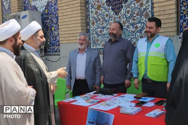برپایی میز خدمت سلامت و نمایشگاه کتاب غدیر در رباط‌کریم