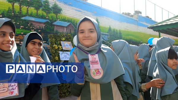 انتخابات شورای دانش آموزی در دبستان شاهد تحقیقی ناحیه ۶