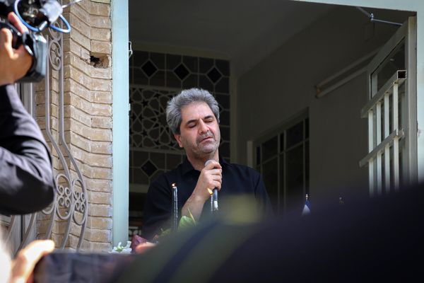  مراسم تشییع پیکر هوشنگ حریرچیان در  خانه هنرمندان اصفهان