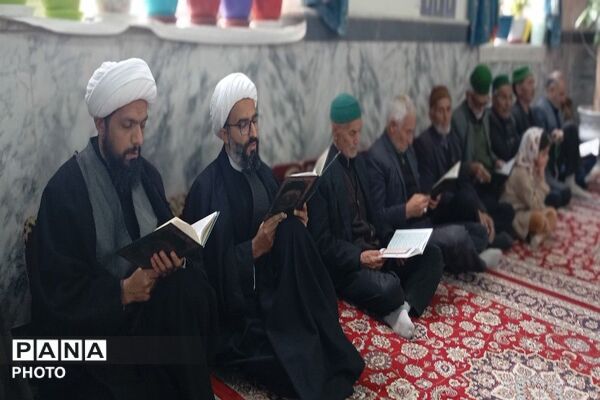 قرائت سوره فتح و اقامه نماز جماعت ظهر و عصر در مسجد جامع شهر بار