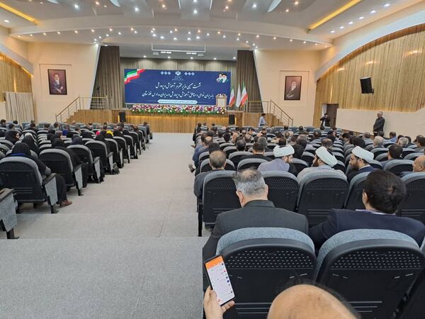 دیدار صمیمی وزیر آموزش‌وپرورش با فرهنگیان استان خوزستان
