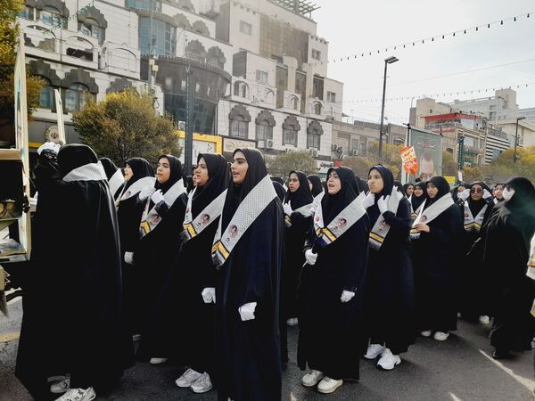 راهپیمایی روز دانش‌آموزان در ناحیه 6 مشهد 