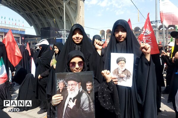 با مشت گره کرده برخاستیم....