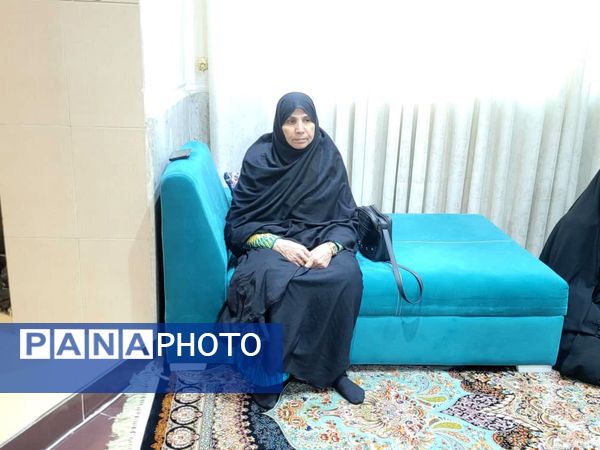 دیدار مسئولان آموزش و پرورش ناحیه یک بندرعباس با خانواده شهید رضا زارعی