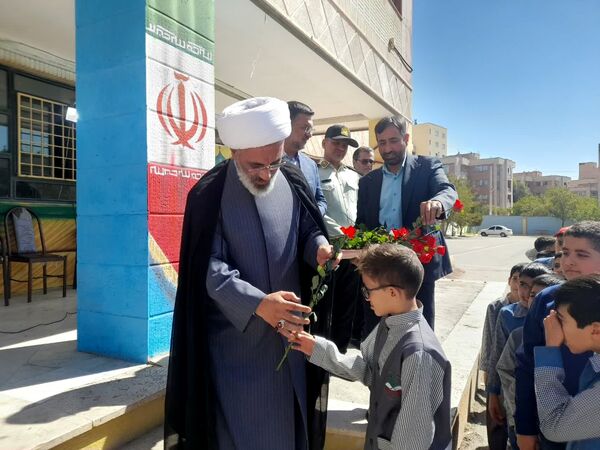 برگزاری مراسم بازگشایی مدارس در دبستان امید پرند و دبیرستان دخترانه شاهد رباط‌کریم