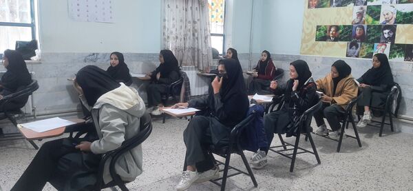 حوزه امتحانی در دبیرستان نمونه شهید محمدی پور خلیل آباد 